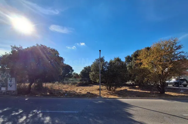 PARCELA DE ESQUINA EN ZONA PIOZ — 3