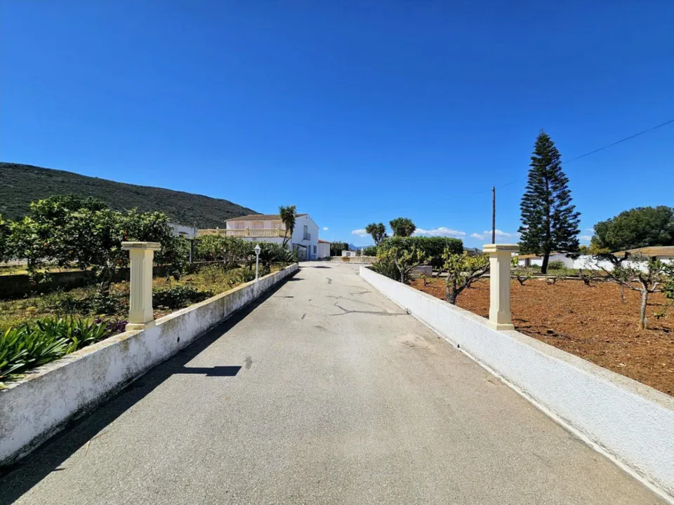 Masía en Denia/ La Xara  – Un oasis privado con vistas al Montgó y un potencial extraordinario