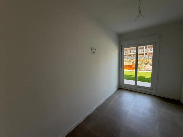 Bajo SUROESTE con altura de primera con terraza y jardín con vista al Mar — 11