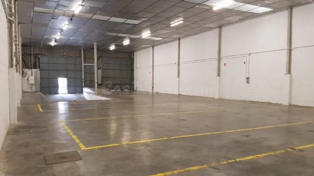 Nave industrial 645m² en alquiler - Entrenucleos - foto 2