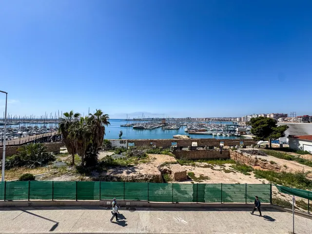 ¡Frente al mar y al puerto de Torrevieja, en pleno centro! — 29
