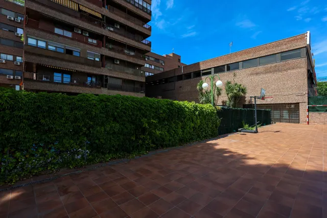 Piso en alquiler en Calle de Emilio Vargas 18, Madrid — 43