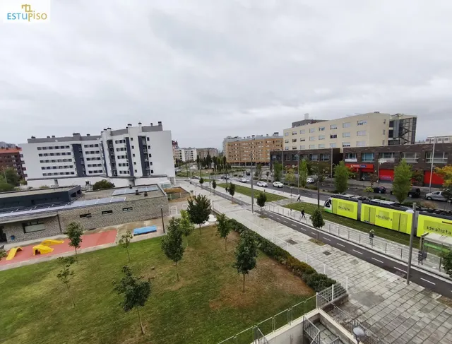¡TU OPORTUNIDAD EN SALBURUA! 85m2-3 habitaciones, SUR, garaje y trastero incl. - Urbanización zonas verdes  + Trastero 16m2 — 2