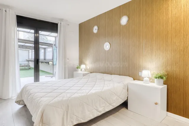 Piso planta baja con amplio jardín y licencia turística en F - foto 4