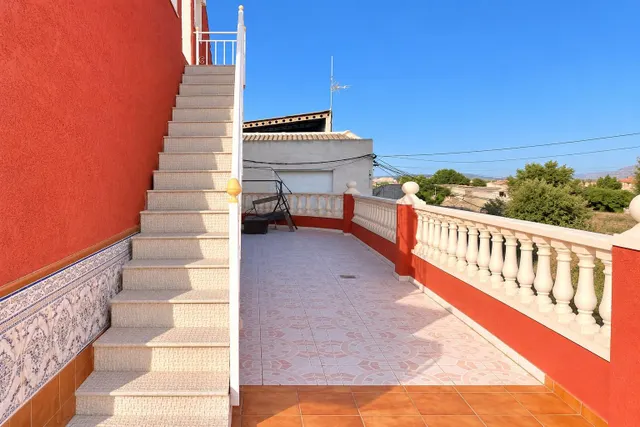 Casa de dos plantas 5 dormitorios 2 cocinas garaje terraza y buhardilla — 23