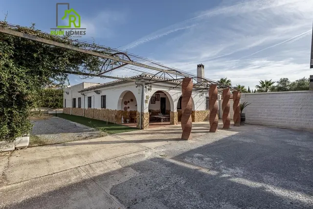 Chalet independiente con pozo propio y placas solares — 29