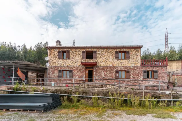4 Naves, 21.000 m2 de Finca y Casa de 5 habitaciones en Serí - foto 5