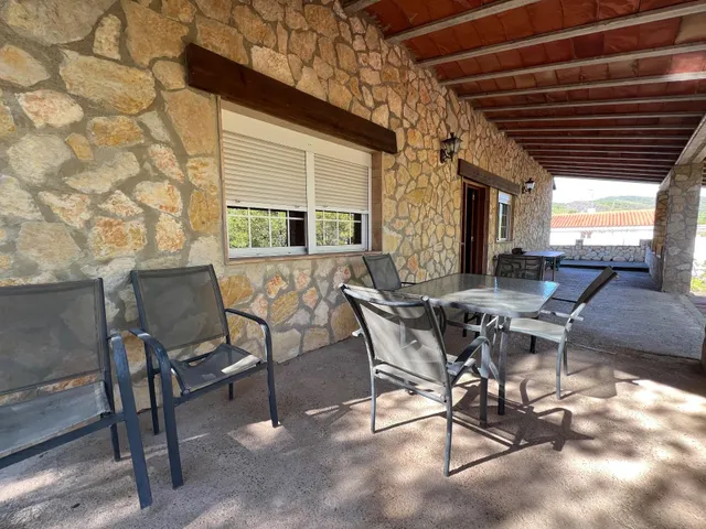 CHALET URBANO MAS PARCELA EN CASINOS — 9