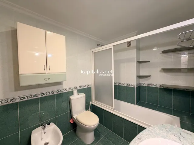 Piso con vistas en urbanización con piscina — 23