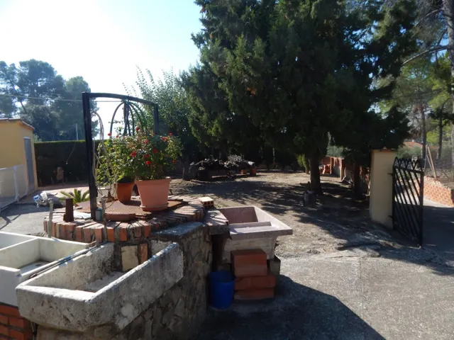 CASA DE CAMPO CON TERRENO URBANIZABLE EN ONTINYENT. — 31