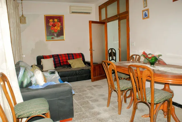Amplia casa con patio interior en Font de la Figuera — 21