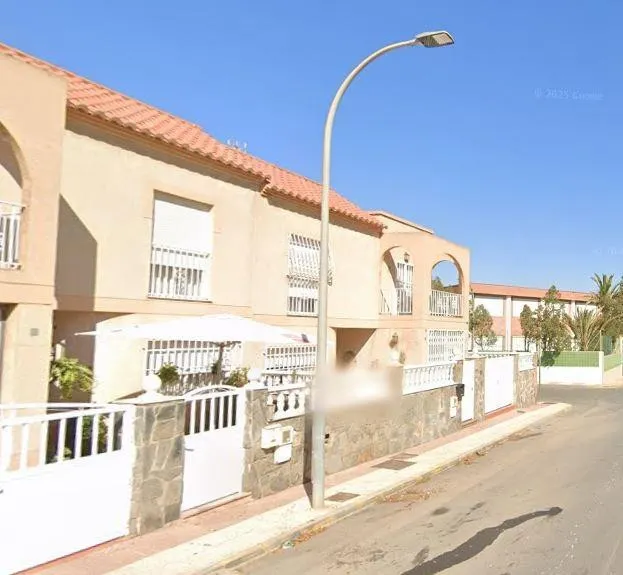 Se vende casa OKUPADA en C/ VILANOVA I LA GELTRU Nº 3 BJ ROQ
