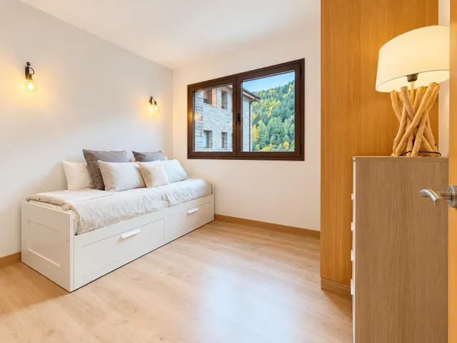 Luminoso piso de 3 habitaciones con terraza y box doble — 11