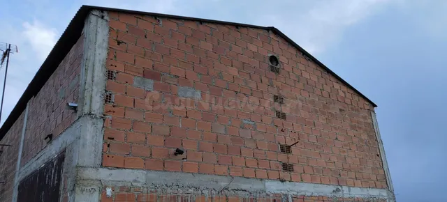 Finca de casi dos hectáreas con casa en Casar de Cáceres - foto 3