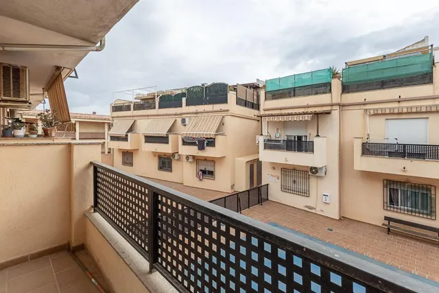PISO EN URBANIZACIÓN CON PISCINA EN LAS GABIAS — 21