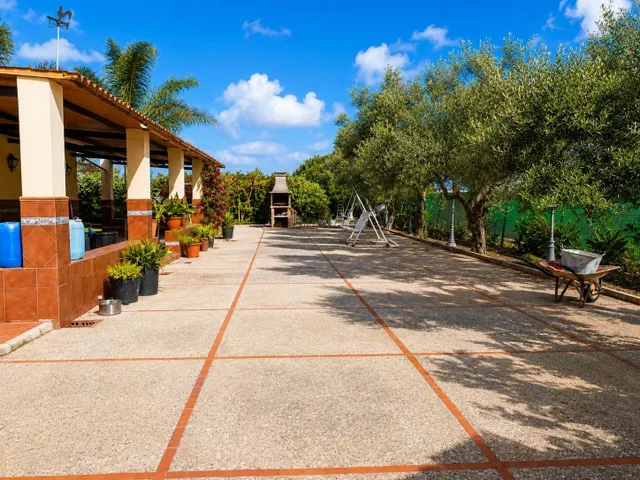 Preciosa casa con jardín en finca rústica — 6