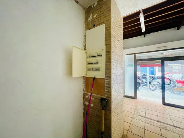 SE VENDE LOCAL COMERCIAL !!INMEJORABLE UBICACIÓN!! — 17