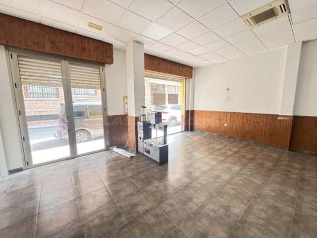 SE VENDE O SE ALQUILA LOCAL EN EL CENTRO DE CASILLAS