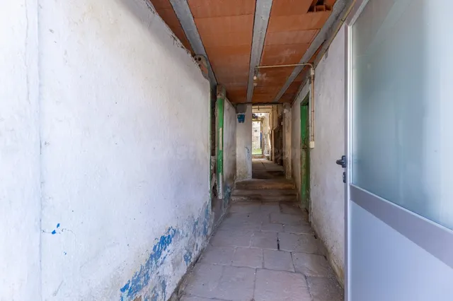 Casa de piedra en Forcarei con 363 m2 y patio – oportunidad  - foto 3