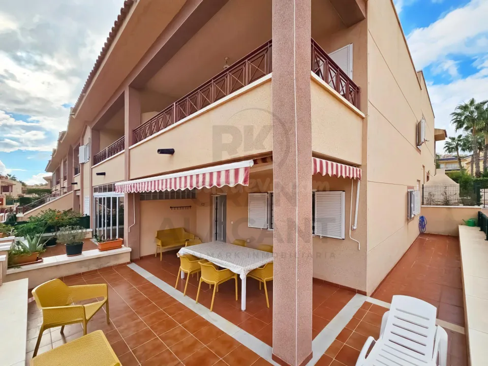 Beautiful 3-Bedroom Corner Bungalow with Private Garden and Rooftop Solarium – Novamar V, Gran Alacant