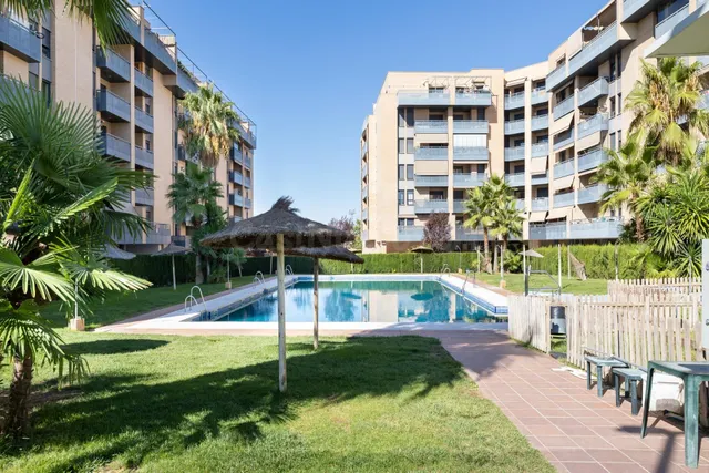 ¡Espectacular Ático Reformado con Gran Terraza, Vistas Despe