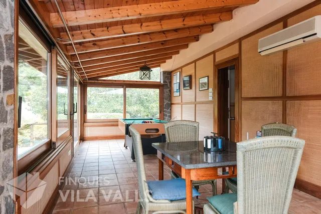 Villa de lujo con piscinas y finca de 6 ha en Sant Feliu de Codines — 16
