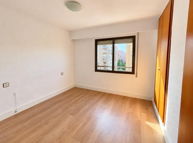 Piso reformado de 3 habitaciones con balcón — 20