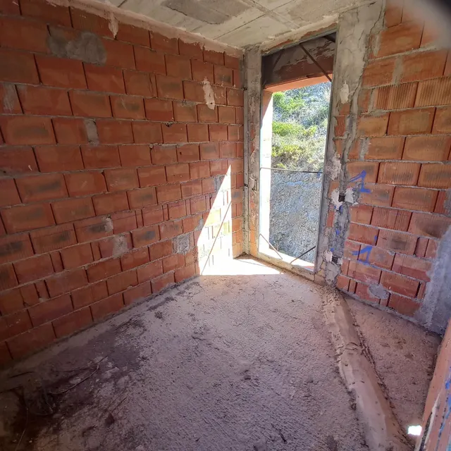 Cuatro casas en contrucción. — 12