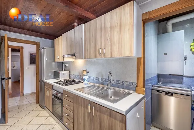 Chalet independiente con pozo propio y placas solares — 10