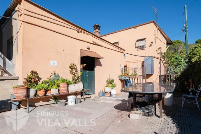 Granja con posibilidad de 2 vivendas.y 1 Ha de terreno — 27