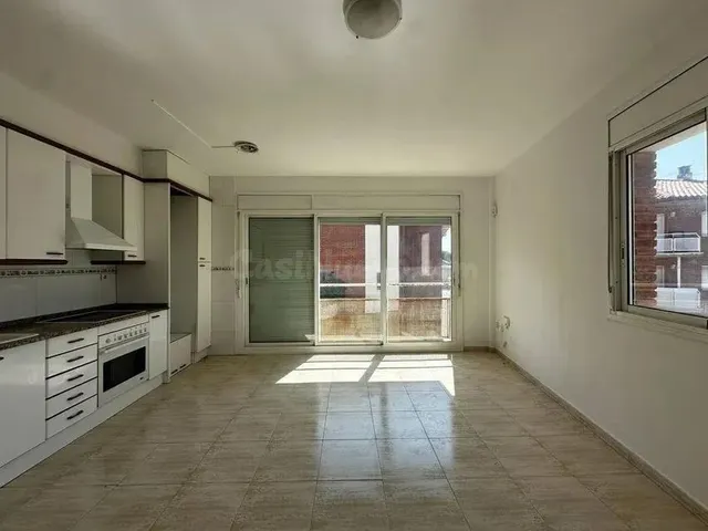 Se vende piso OKUPADO en Olesa de Montserrat, Barcelona. - foto 3