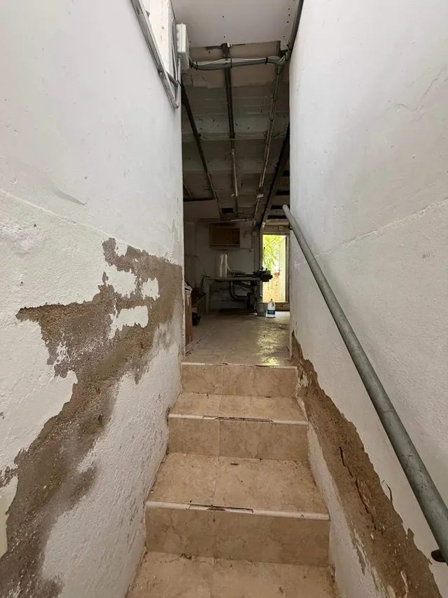 Amplio Local Comercial en la Zona de Santo Domingo, Alicante por solo €140.000 — 17