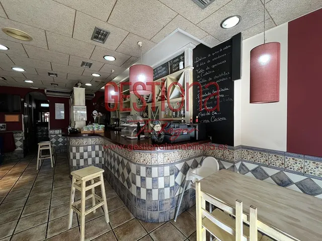 **Oportunidad Única: Bar-Restaurante en Pleno Funcionamiento** — 4