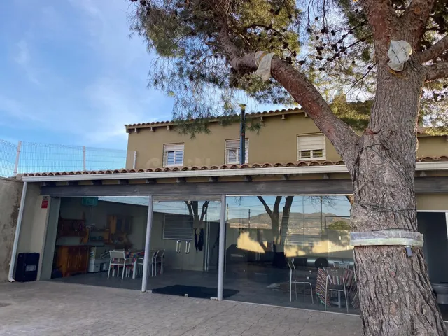 PRECIOSA CASA DE CAMPO TIPO CHALET CON TERRENO EN PINOSO