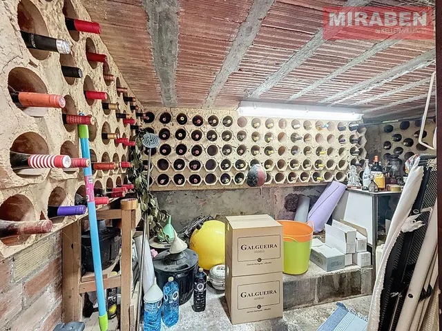 CASA EN VENTA EN RIANXO CON PATIO Y HORREO — 20