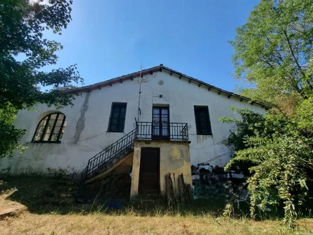 Cinco Casas mas terreno edificable en venta — 3