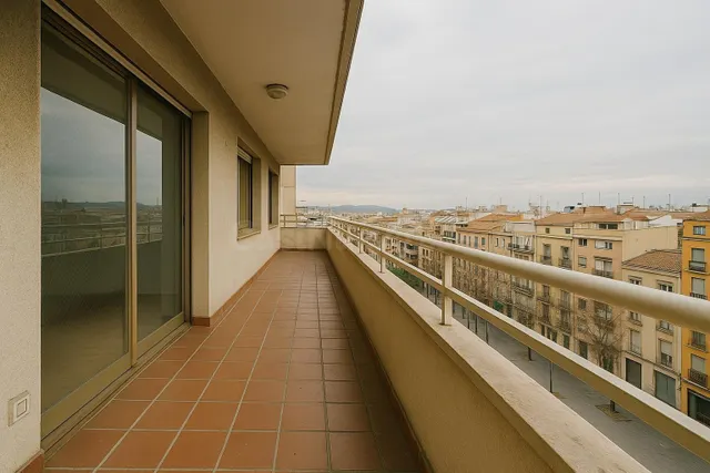 ALTO piso amplio con terraza, vistas y alquiler garantizado  - foto 3