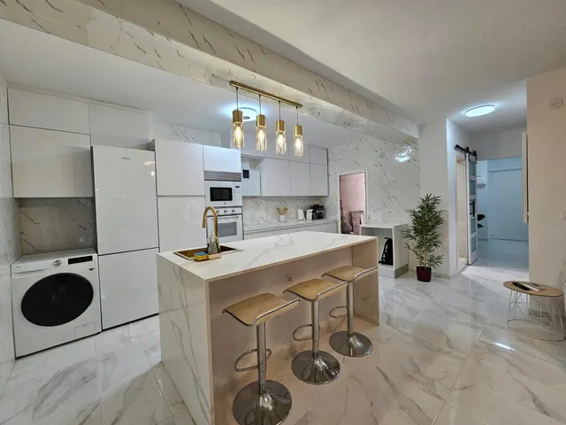 ## Piso reformado en Alicante – 3 dormitorios y 2 baños