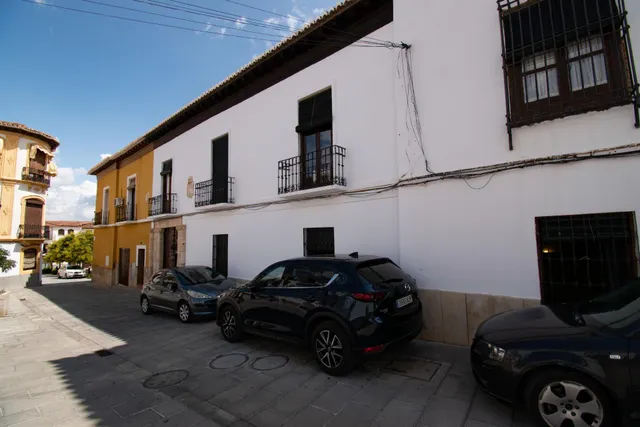 Casa de grandes dimensiones ubicada en la calle Duende, cerca de la Plaza del Conde Luque. — 3