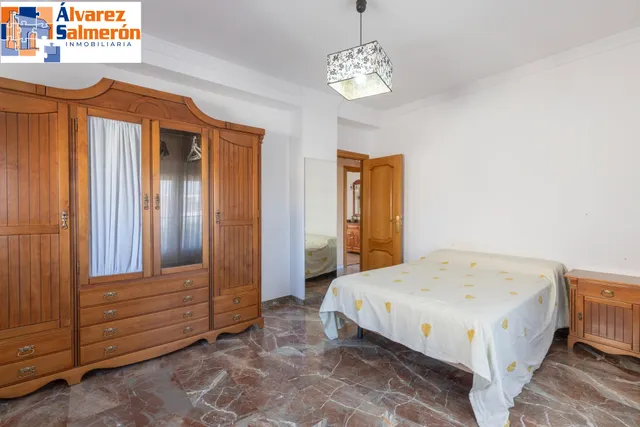 Casa en esquina en venta en Las Gabias — 40