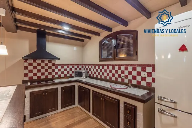 INCREÍBLE CHALET INDEPENDIENTE EN ZONA PRIVILEGIADA — 32