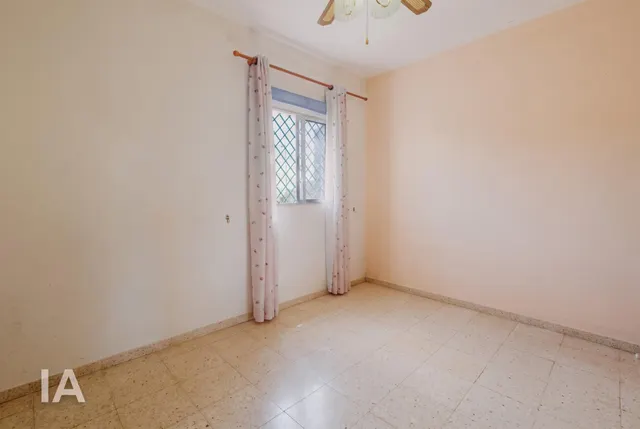 CASA UNIFAMILIAR CON TERRENO URBANO Y GRANDES POSIBILIDADES EN OFRA — 26