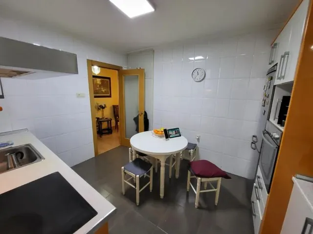 SE VENDE PISO REFORMADO EN LA AVENIDA PABLO IGLESIAS — 11