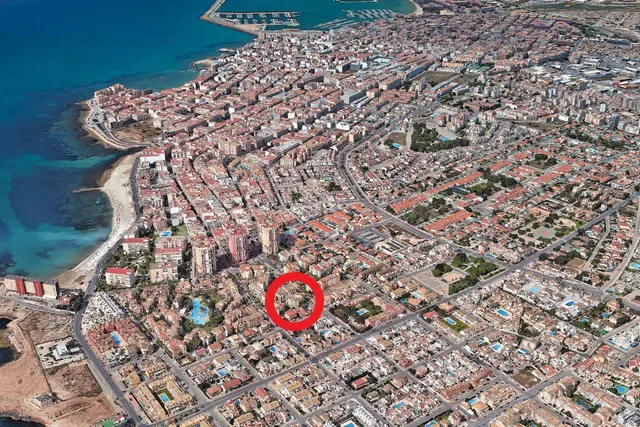 Maravilloso apartamento (aprox. 94 m2 - 1ª planta) en la popular Aldea del Mar con gran zona de piscina. Amplio balcón al sureste y a solo 400 m de la Playa de los Locos. — 42