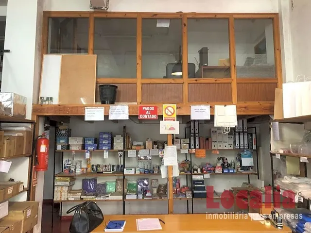Buen local comercial en Torrelavega. - foto 2