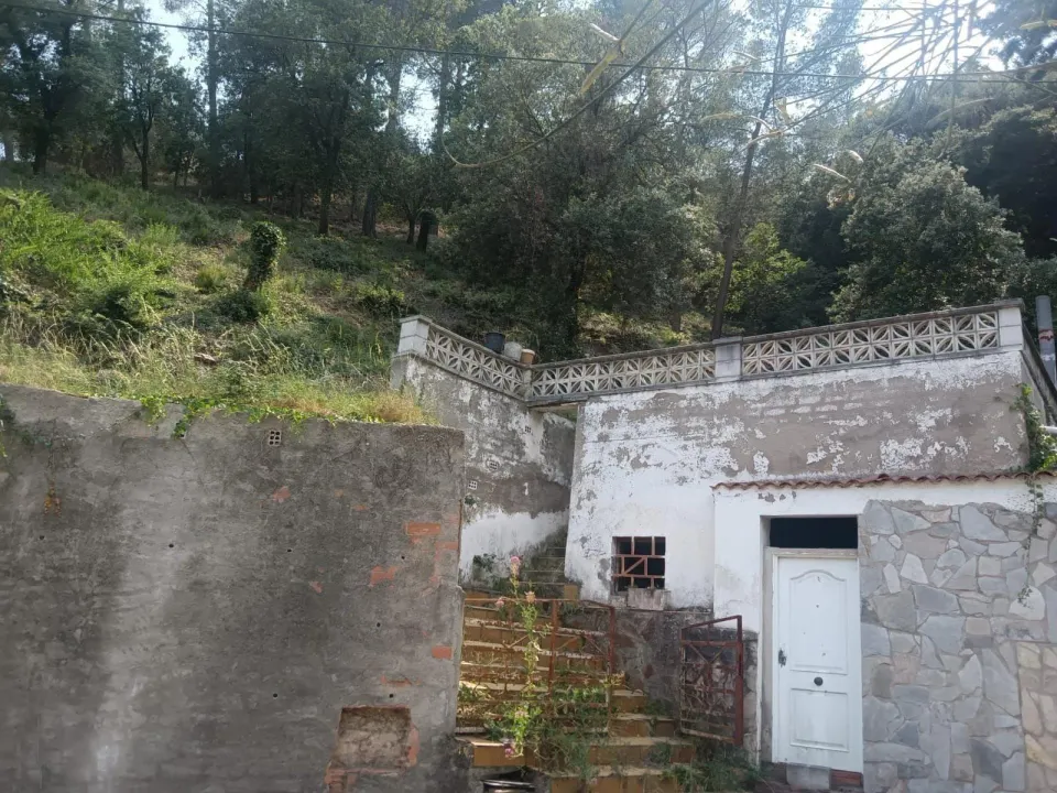 Terreno Urbano con Caseta: ¡Construye tu Hogar Ideal!