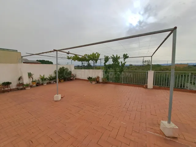 Gran casa en Carcaixent, con terraza, jardín y garaje para 1 - foto 2
