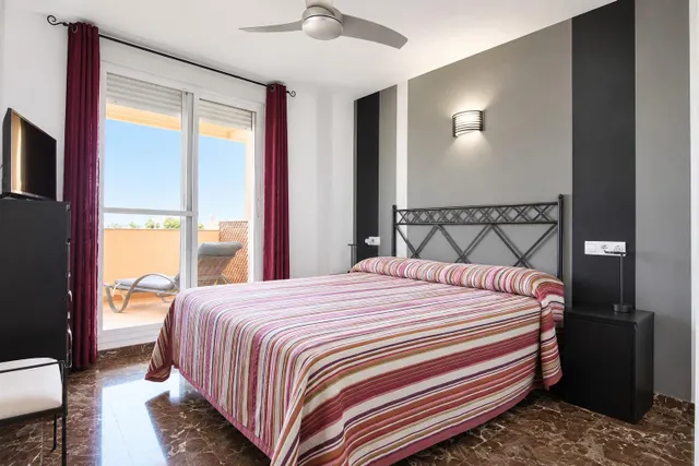 EN ALQUILER APARTAMENTO CON AMPLIA TERRAZA Y VISTAS AL MAR — 7