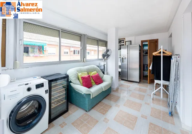 ¡Oportunidad única! Ático de 4 dormitorios y 2 baños con gran terraza frente al Colegio Agustinos (Arabial) — 11