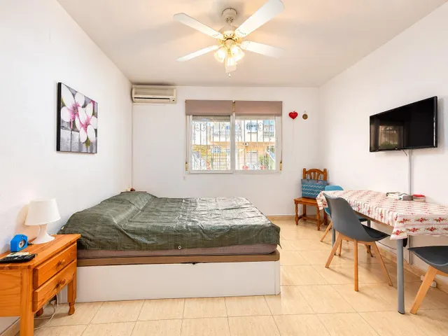 Estudio con zona de dormitorio extra y piscina — 12